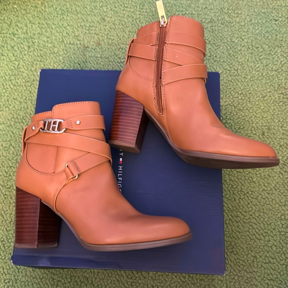 Tommy Hilfiger Medium Brown Darhla Boot 6M Good Condition